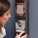 Cum alegem interfonul potrivit pentru locuință sau sediu