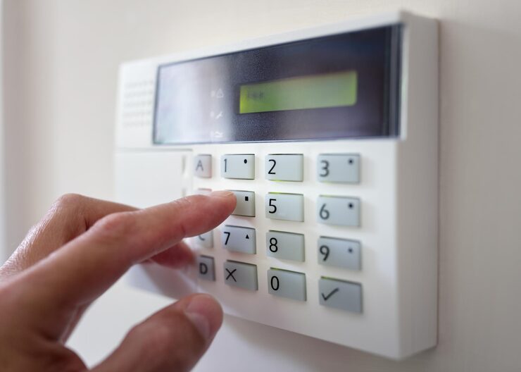 Soluții de securitate pentru locuințele aflate la distanță